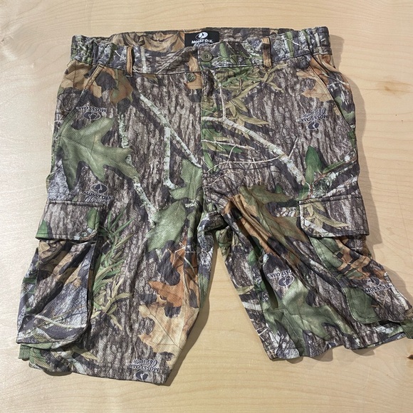 Mossy Oak Obsession Green and Brown Cargo Shorts Medium (NX) - Picture 1 of 10
